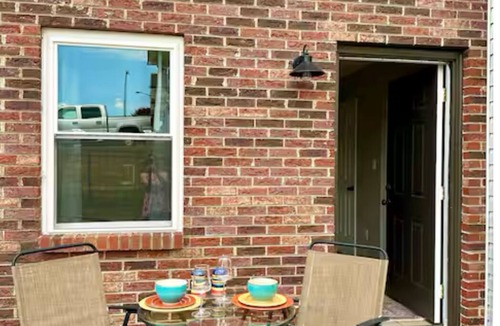 Hickory Apartment | Extended Stay NEvHickory 2 Bed, 1.5 Bath, Workspace, Washer Dryer, Easy Commute
