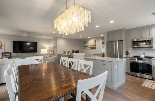 West Beach Village Villa | Fairway Oaks Villa! Lagoon views! Short 5-7 minute stroll to the beach!