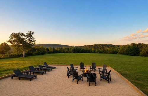 Gladehill House | Family Friendly 3BR with hot tub and sand pit!