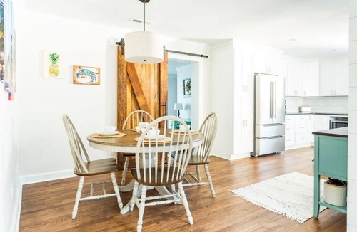 Riverland Terrace House | Family Friendly w/HOT TUB, near DT, Beach & Park