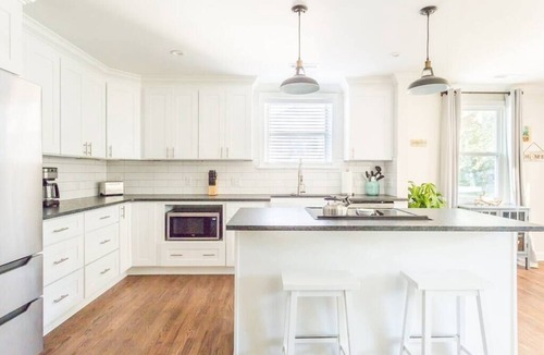 Riverland Terrace House | Family Friendly w/HOT TUB, near DT, Beach & Park