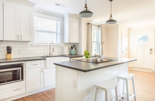 Riverland Terrace House | Family Friendly w/HOT TUB, near DT, Beach & Park