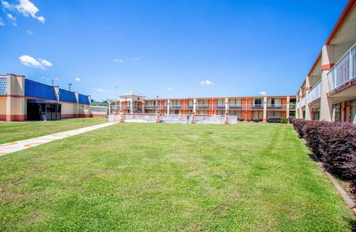 Greensboro Apartment | Family Suite|2 Beds & Pull-Out Sofa|Nsmk