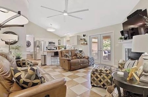 Greensboro House | Fantastic Cottage with big backyard near the city