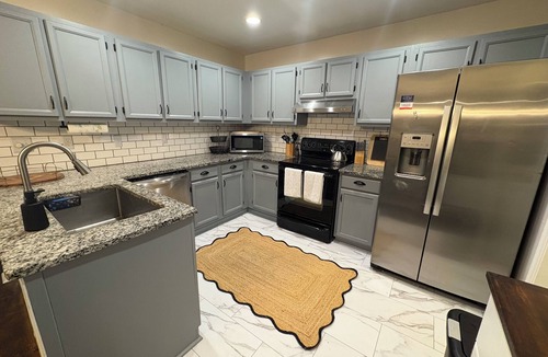 Summerville House | Fenced in home by Charming Downtown Summerville - 35 min to Charleston!