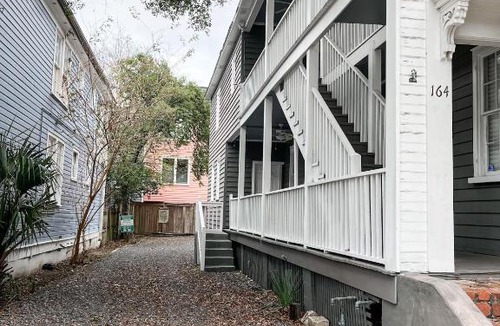 Cannonborough Elliotborough House | First Floor 3BD/2BA Condo 6 Blocks From King St