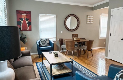 Cannonborough Elliotborough House | First Floor 3BD/2BA Condo 6 Blocks From King St