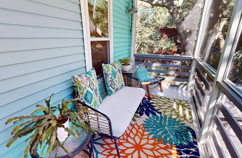 Sunset Point House | Flip Flop Causual~ vibrant 2 bedroom in the heart of Folly