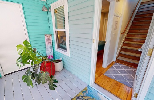 Sunset Point House | Flip Flop Causual~ vibrant 2 bedroom in the heart of Folly