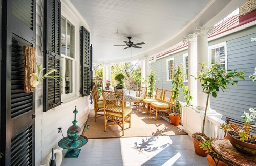 Downtown Charleston House | Four Bedrooms on Ashley! | The Beehive