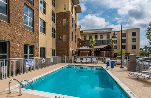 Mount Pleasant Condo | Free Breakfast Buffet. Outdoor Pool. Great Location!