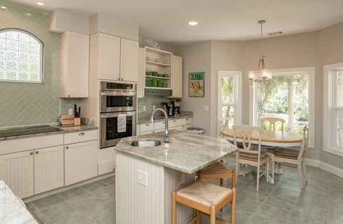 Deer Lake House | Fripp Island Elegance, Golf Cart incl., Quiet Tropical setting on the Water