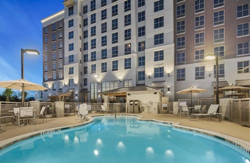 Florence Apartment | Full Suite | Fitness Center + Outdoor Pool