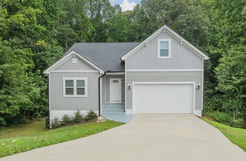 Mount Holly House | Fully Furnished Executive Home 30+ Day Corporate & Relocation Stays