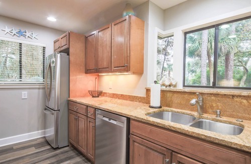 Sea Pines House | Fully Updated, End Unit Villa between Beach Club & Harbour Town w/Community Pool & Tennis Courts