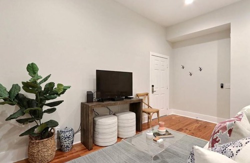 Beach Institute Apartment | Gallery Stays - Parkside Estate