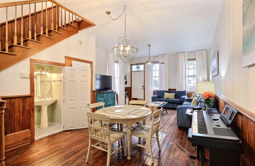 Beach Institute Apartment | Gallery Stays - Pop Collection