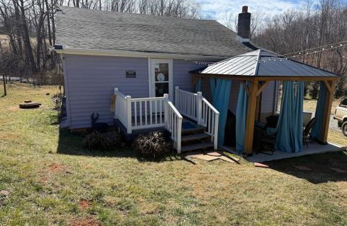 Reed Creek House | Giggling Creek Cottage - BedJet! King Sized! Gazebo, 45 Acres, Arcades, AND MORE!