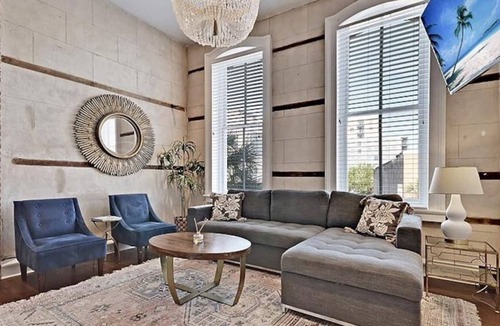 Downtown Charleston Apartment | Glitterati - Perfect for Bachelor & Bachelorettes!