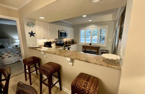 Arcadian Shores House | Glorious Cottage with Fireplace in Myrtle Beach, South Carolina