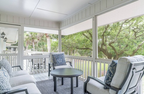 Saint Helena Island House | Golf cart, bikes, PING PONG, corn hole @ Big Kahuna, pets ok, across from beach