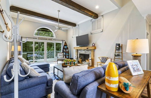 Sea Pines House | Gorgeous 4 Bedroom Sea Pines Home w/Private Pool Close to Beach - Sleeps 13