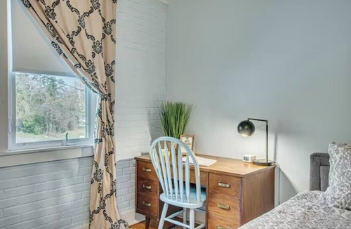 Summerville Historic District Apartment | Gorgeous Studio above Azalea Cocktail Bar & Gardenn