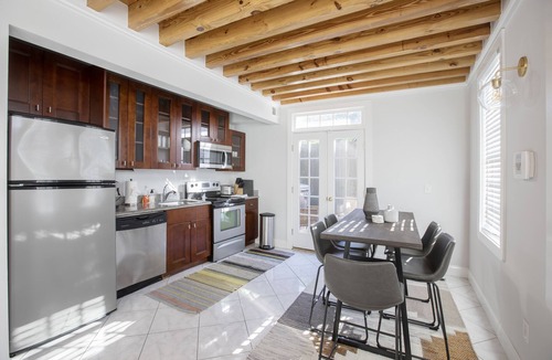 Cannonborough Elliotborough House | Gorgeous Townhouse with a Patio near King st