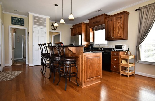 Garden City House | Grammie's Playhouse Great Location, Close to Beach