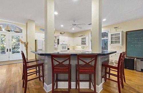 West Beach House | Great Family Friendly Home, Close to Beach!