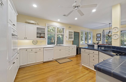 West Beach House | Great Family Friendly Home, Close to Beach!