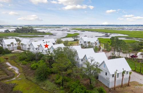 Johns Island House | “Great Heron” (3041 Southerly Way) 2 person creekside bungalow at Kiawah River