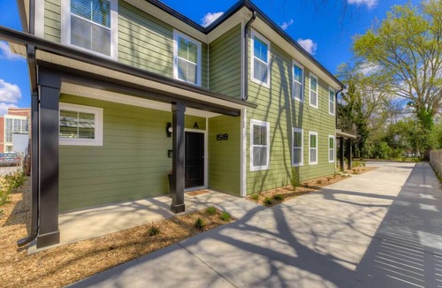 Columbia Apartment | Green House @ Township- Unit A | 3BR 3BA