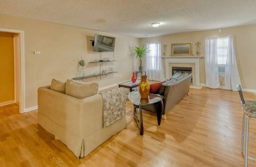 Huntcliff House | Groups, Family, Graduation, Fort Jackson, USC Downtown