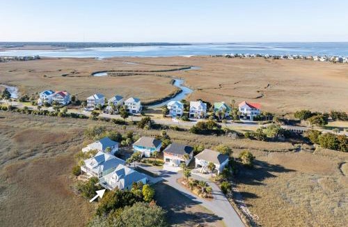 Oceanmarsh Subdivision House | Harbor Island 49 Nautical Watch
