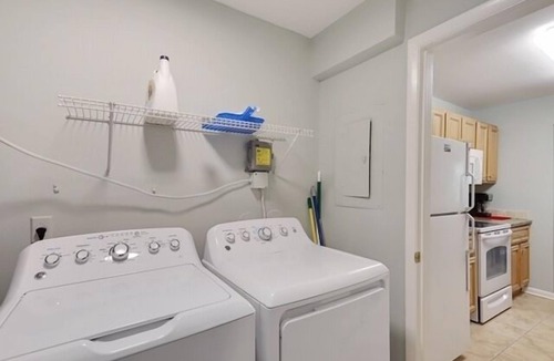 Harbour Town Condo | Harbour Views/Queen Bed/1St Floor/1BR Flat w/Sofa Bed/New Walk-in Shower