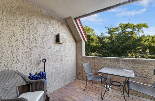 Shelter Cove Villa | Harbourside Villa Steps to Shops, Dining & Marina
