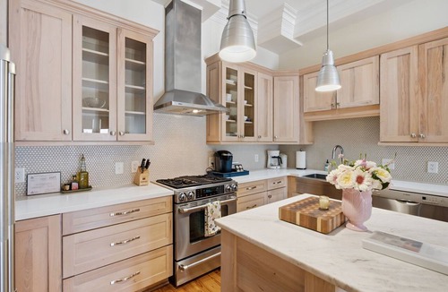 Harleston Village Apartment | Heart of King St · Charming Condo· Private Balcony