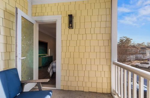 Central Myrtle Beach House | Heart of Myrtle Beach: Spacious 5BR Home w/2 Balconies & Garage