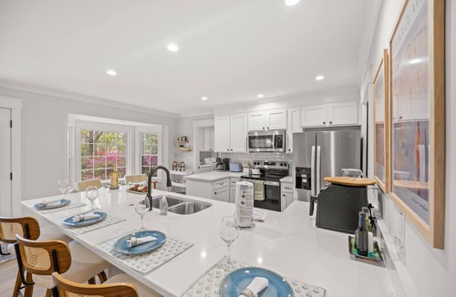 West Ashley House | Hidden Gem Close to Downtown & Beaches, 8 Guests