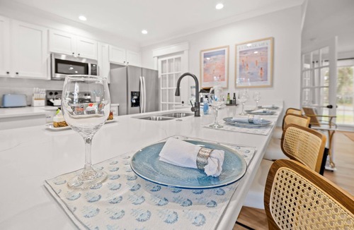 West Ashley House | Hidden Gem Close to Downtown & Beaches, 8 Guests