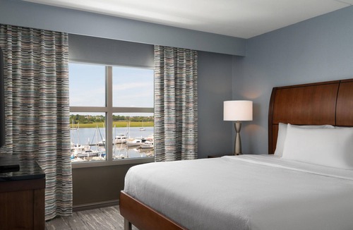 Downtown Charleston Hotel | Hilton Garden Inn Charleston Waterfront/Downtown