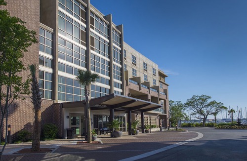 Downtown Charleston Hotel | Hilton Garden Inn Charleston Waterfront/Downtown