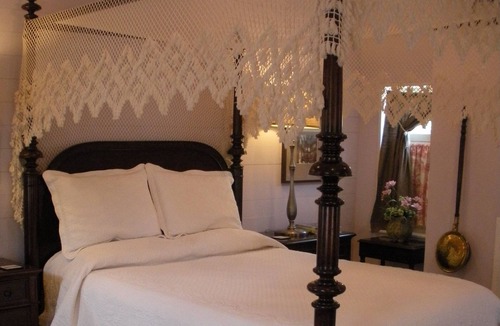 Downtown Charleston Apartment | Historic Cookhouse One Bedroom Apartment in Garden District