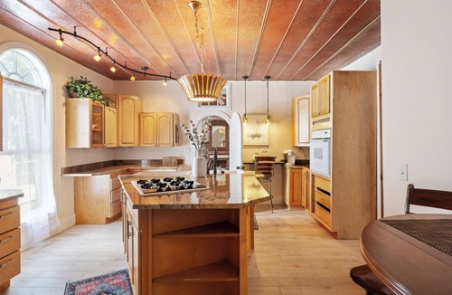 The Old Commons House | Historic Downtown Beaufort Retreat – Eclectic Charm Meets Modern Comfort