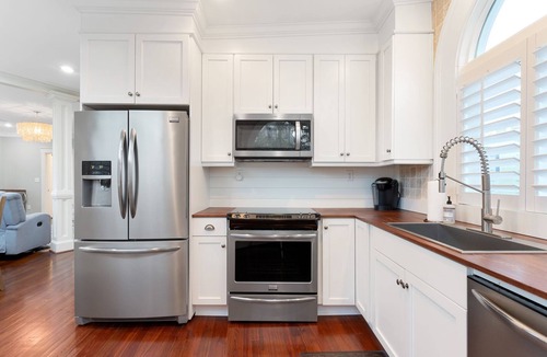 South of Broad Apartment | Historic Downtown Charleston: 2BR/2.5BA with Rooftop Terrace & Parking