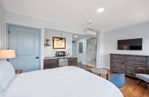 Conway Condo | Historic Elegance Loft in Downtown Conway
