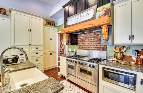 Seneca House | Historic Farmhouse: Memorable Moments Near Clemson