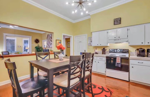Dixon Park House | Historic Forsyth Victorian Home | Downtown Savanna