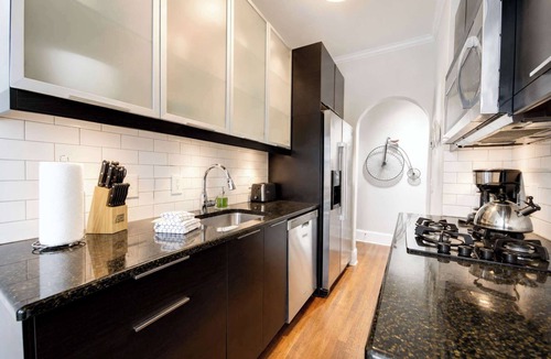 Cherry Apartment | Historic Myers Park 2BR Apartment · Private Sunroom & Free Parking · near Uptown
